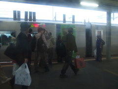 自由席は行列……