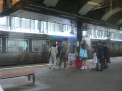 特急「スーパーおおぞら2号」待機中……