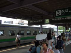 快速「狩勝」、富良野駅到着