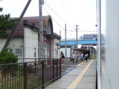 和寒駅停車中