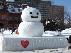 マジで、でかい雪だるま (゜_゜;)
