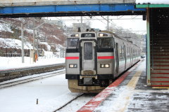 朝里駅 1750M到着