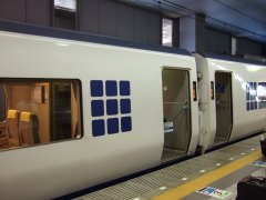 特急はるか40号 清掃中