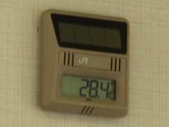 幾らなんでも暑いって…( ´−`)