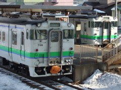 大楽毛駅 上下線列車停車中