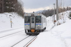 732D 美馬牛駅に到着