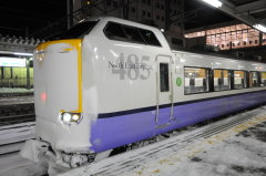 特急つがる27号 八戸駅停車中