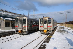 抜海駅 4327Dと4330Dの交換