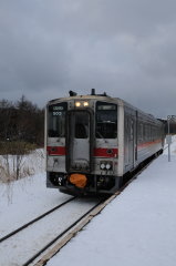 4332D 勇知駅到着