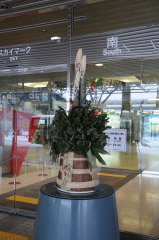 新千歳空港 エントランスの門松