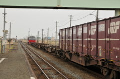 音別駅 貨物列車停車中