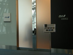 ANAラウンジ (▼。▼)y−