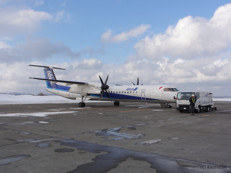 ANA4842便新千歳行き DHC8-400型機