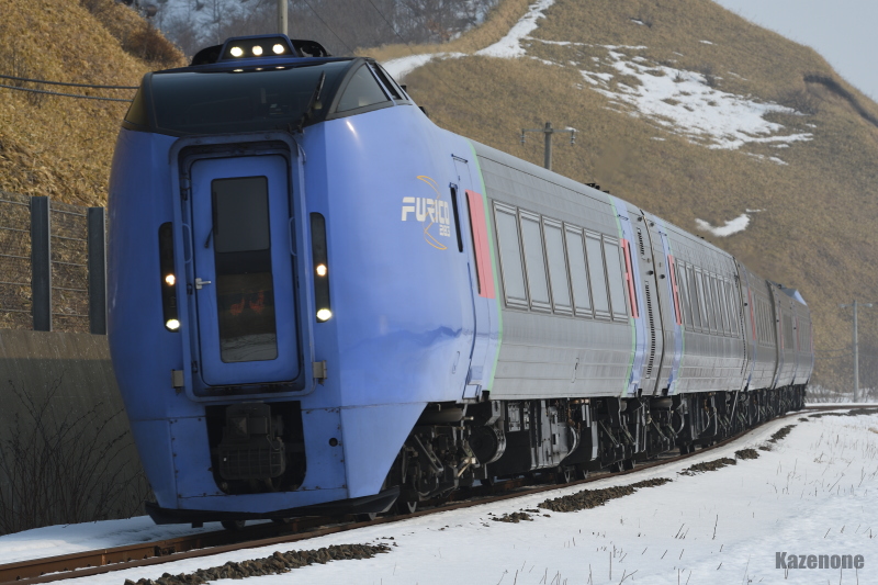 4004D }S
