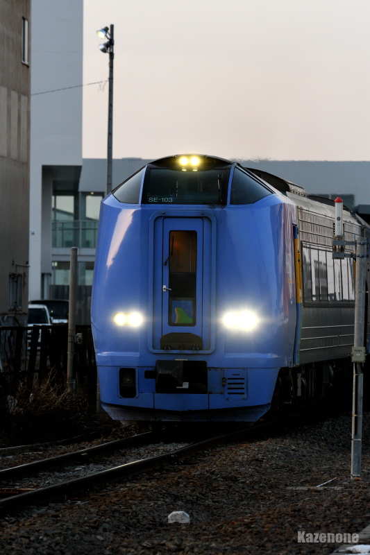 52D }@J